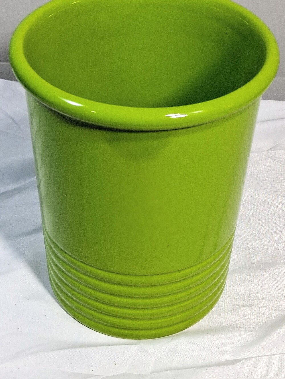 Chantal Cookware Lime Green/Chartruse 7" X 5.5 " Heavy Stoneware Utensil Holder - Picture 7 of 8